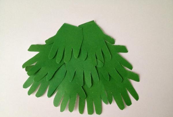 How to make a Christmas tree out of paper