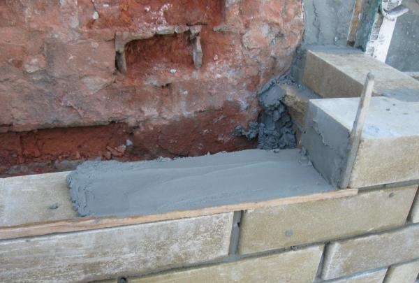 Laying facing bricks