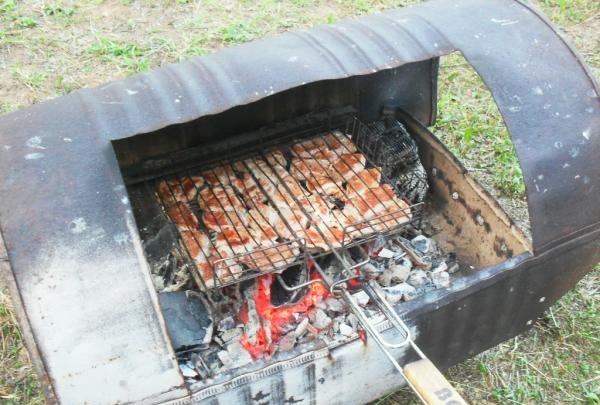 barbecue from an old barrel