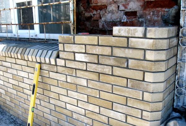 Laying facing bricks