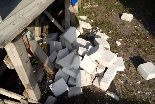 Construction of a house from aerated blocks