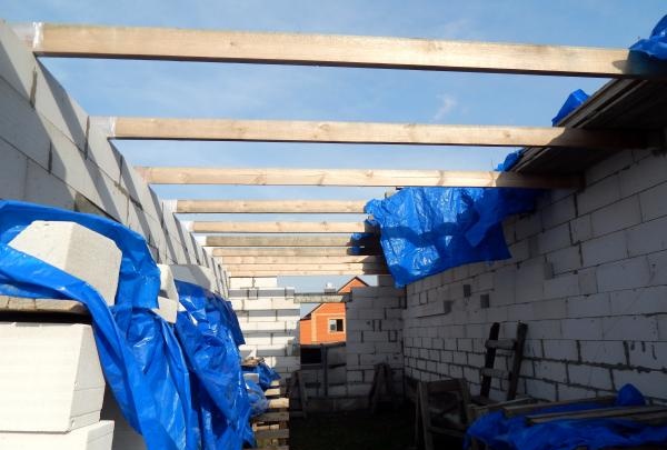 Construction of a house from aerated blocks