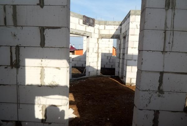 Construction of a house from aerated blocks