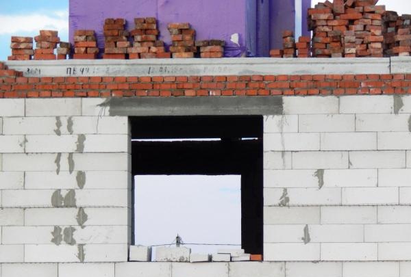 Construction of a house from aerated blocks