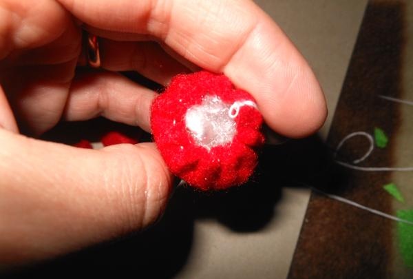 How to sew strawberries from felt