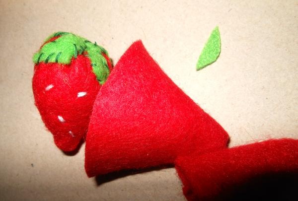 How to sew strawberries from felt