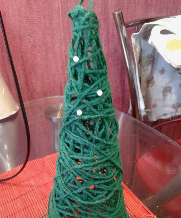 Christmas tree made of threads