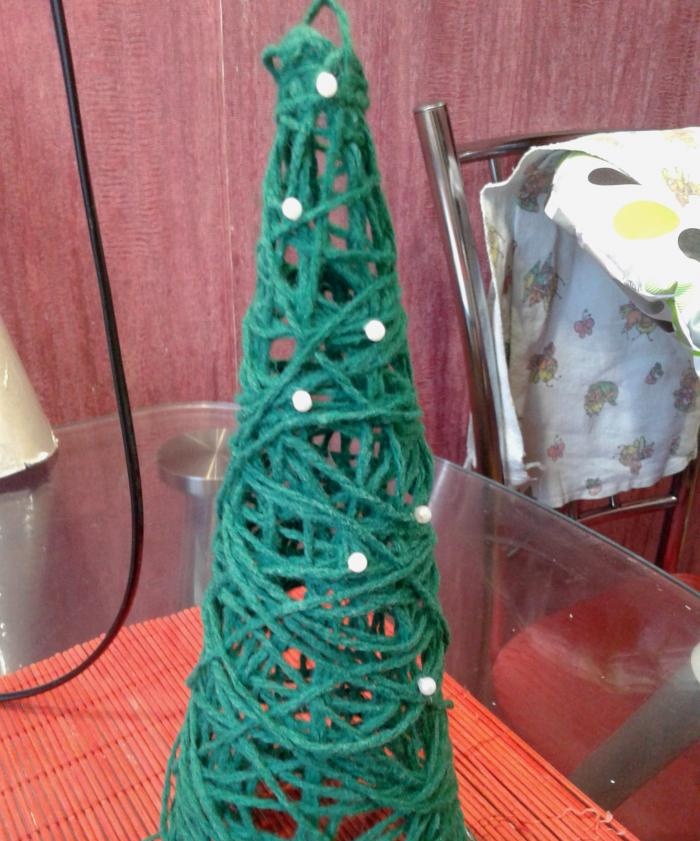 Christmas tree made of threads