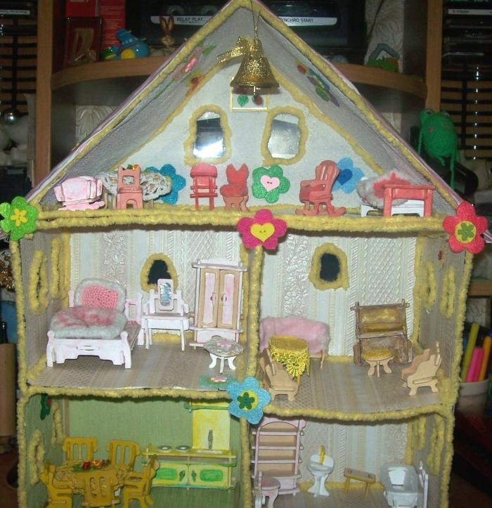 How to make a doll house with your own hands