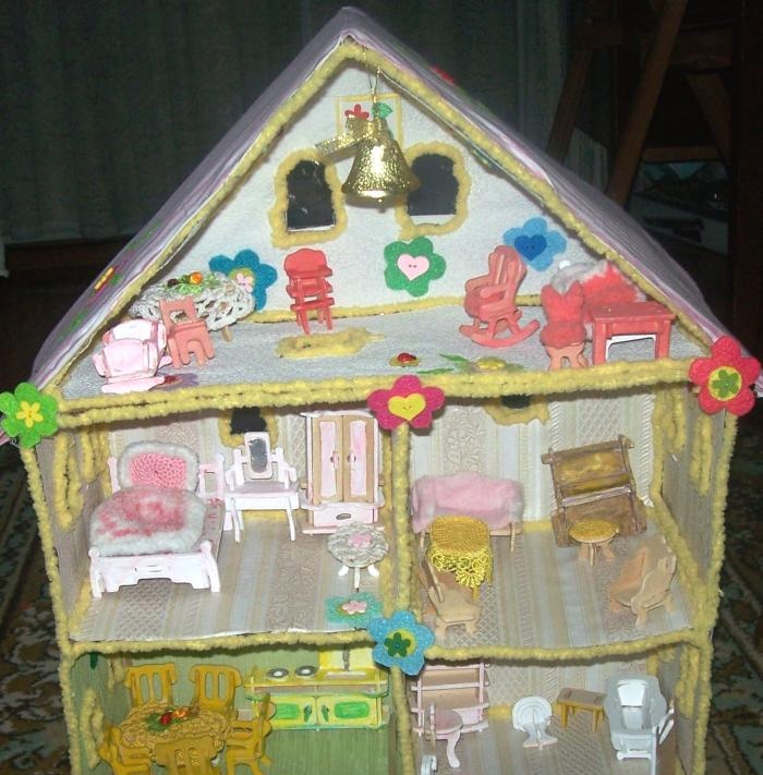 How to make a doll house with your own hands