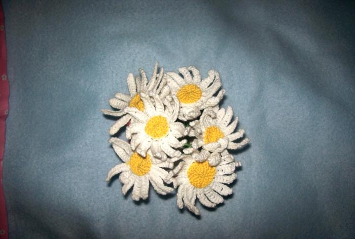 How to knit daisies from yarn