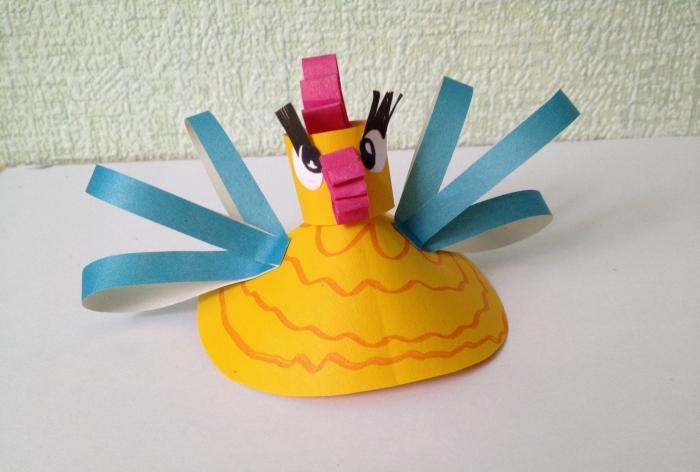 How to make a cockerel from colored paper