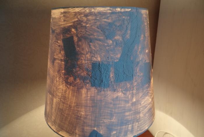 Restoration and decoupage of a lampshade