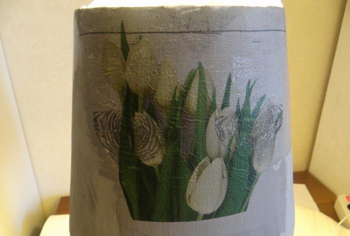 Restoration and decoupage of a lampshade