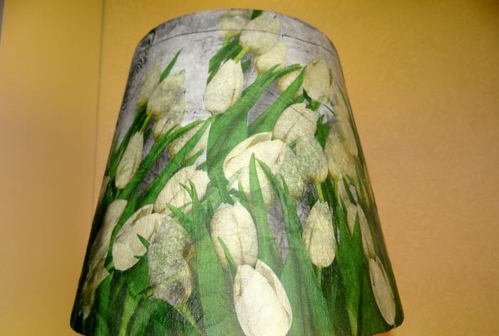 Restoration and decoupage of a lampshade