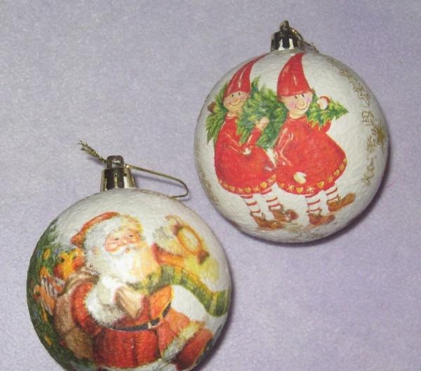 Decoupage Christmas balls