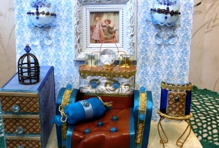 Royal sofa for a doll