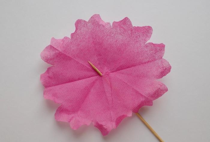 How to make a lush flower from paper napkins