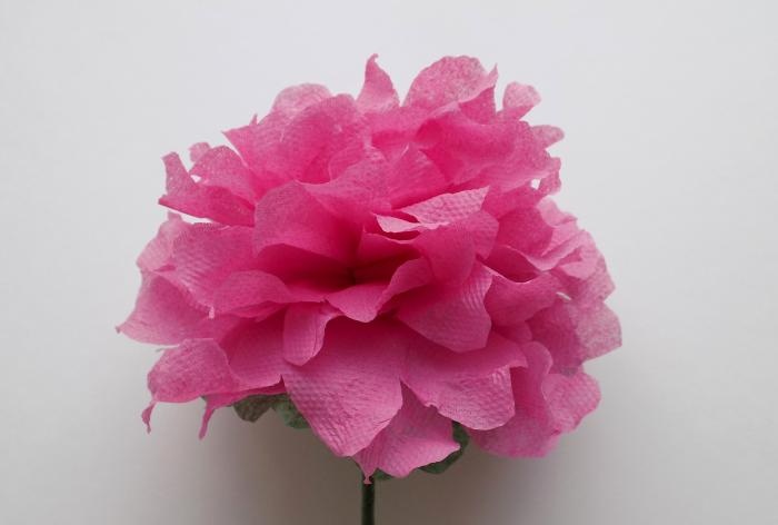 How to make a lush flower from paper napkins