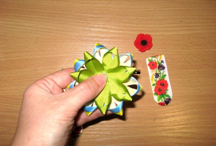 Brooch with Ukrainian symbols