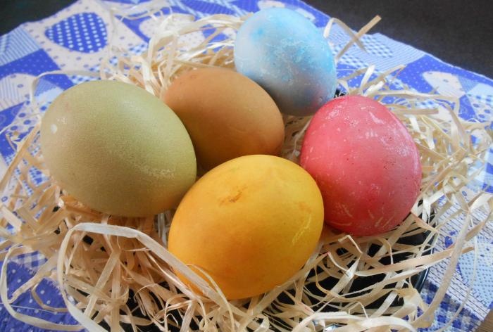 natural dyes for eggs