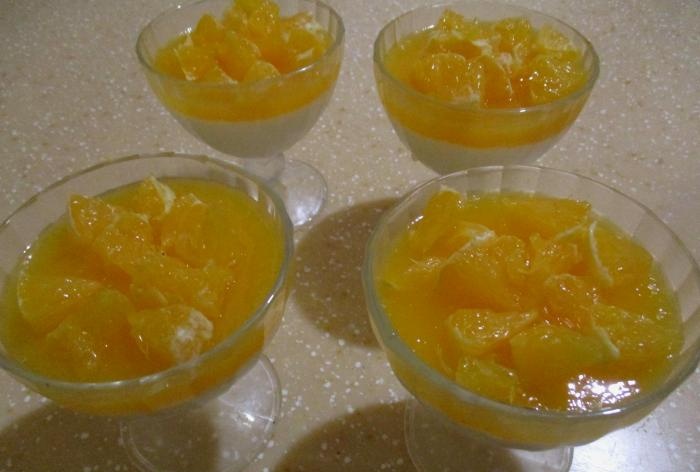 Panna cotta na may dalandan