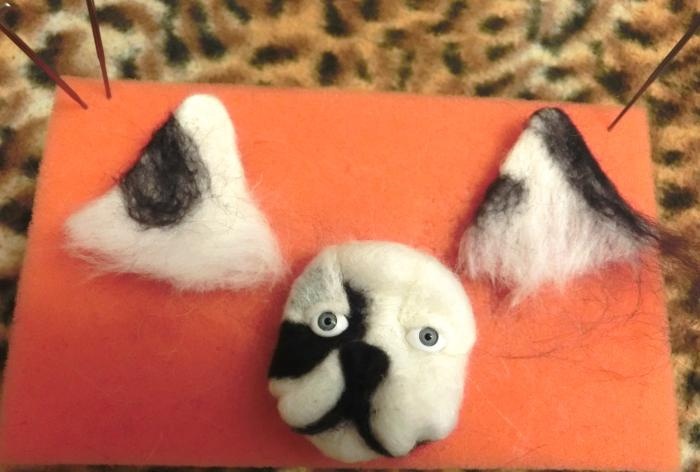 Brooch Dog made of wool