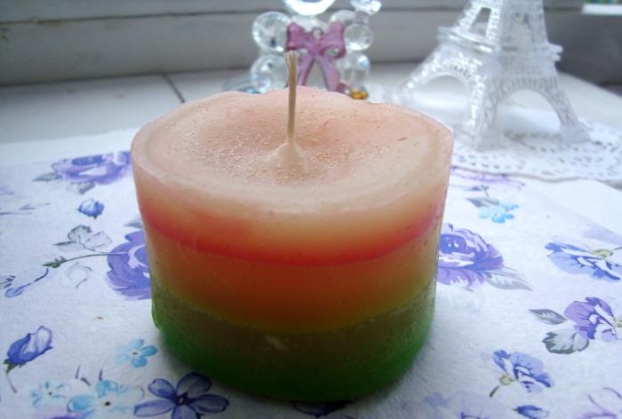 Wax crayons candle