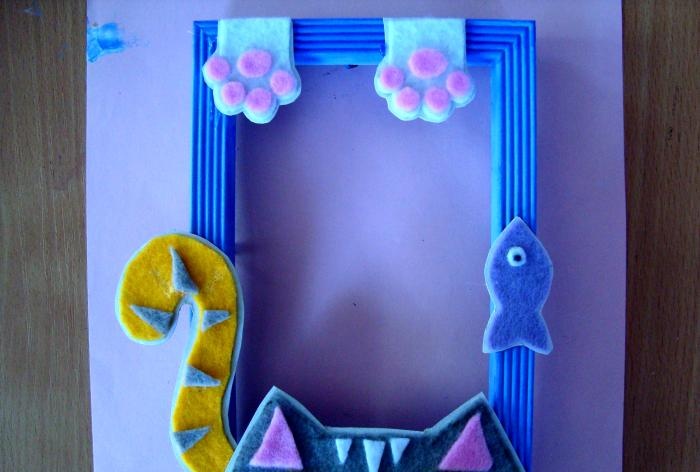 Photo frame decor for a furry pet