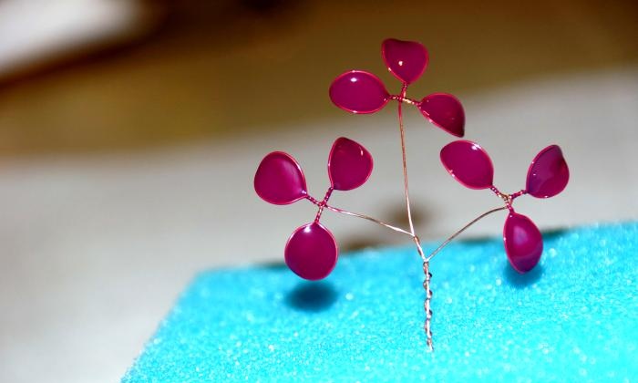 Tree made of wire and nail polish