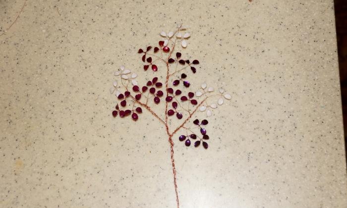 Tree made of wire and nail polish