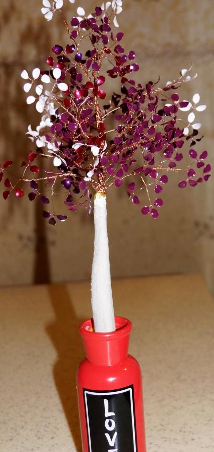 Tree made of wire and nail polish