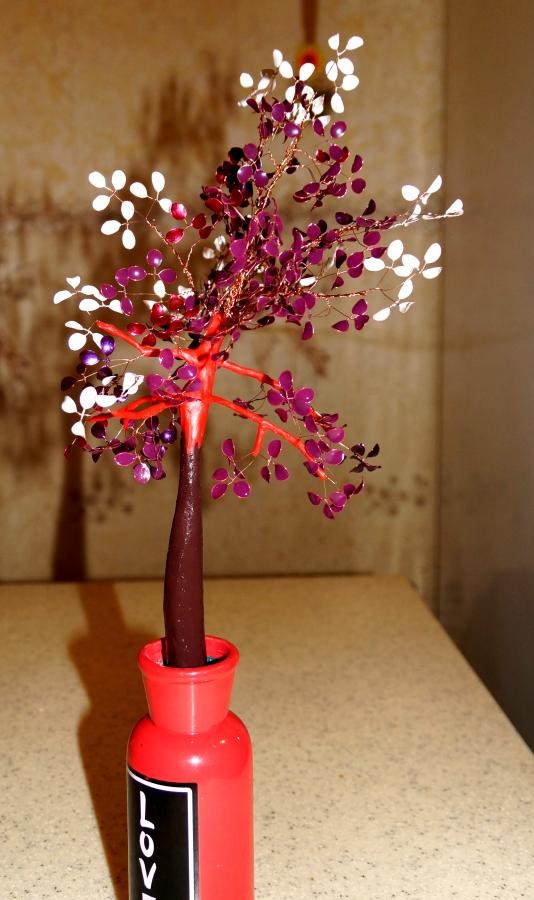 Tree made of wire and nail polish