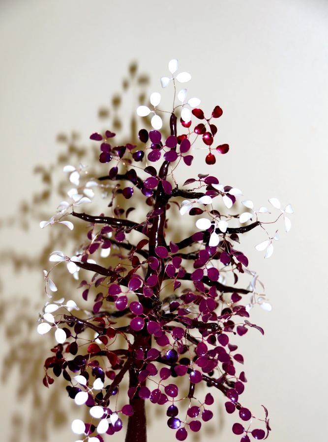 Tree made of wire and nail polish