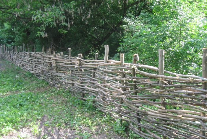 Making a wicker fence