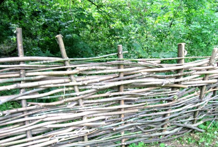 Making a wicker fence