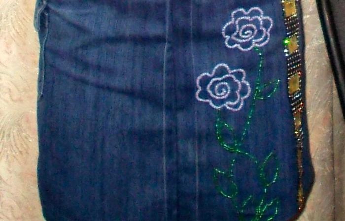 Denim skirt with embroidery