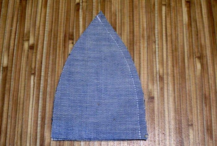 We sew a denim baseball cap for a baby