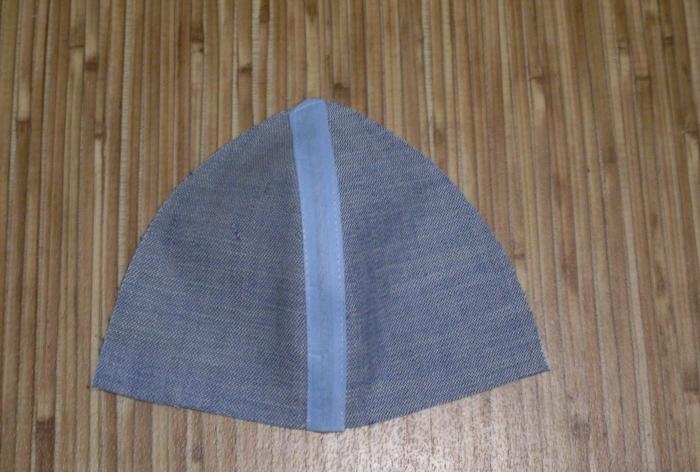 We sew a denim baseball cap for a baby