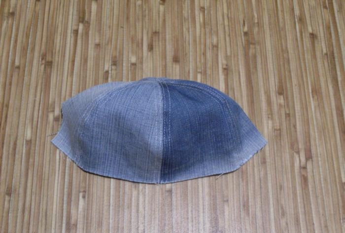 We sew a denim baseball cap for a baby