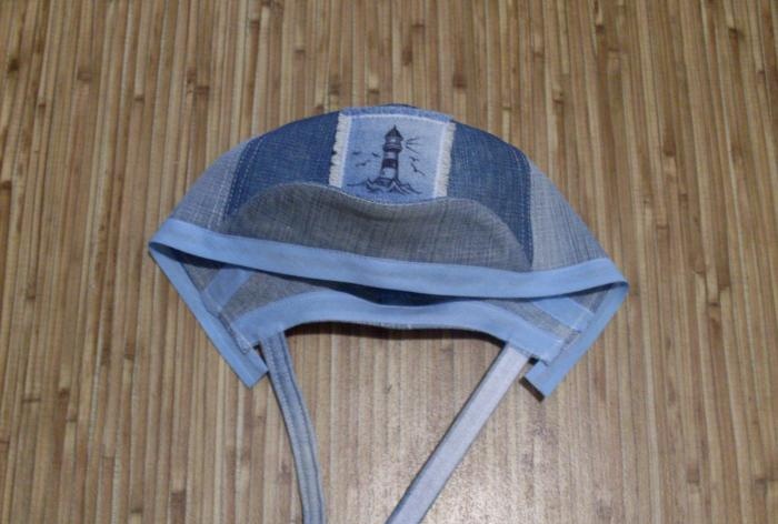 We sew a denim baseball cap for a baby