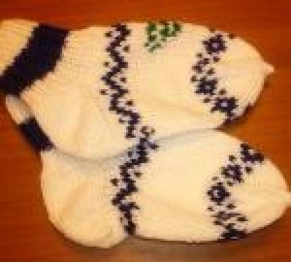 Children's socks with Norwegian patterns