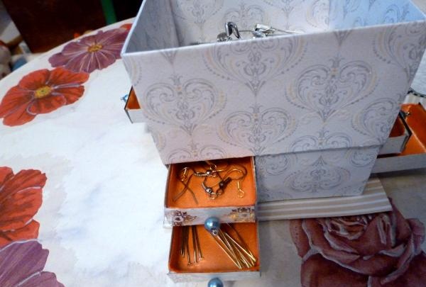 Miniature chest of drawers with accessories