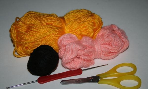 Yarn of three colors