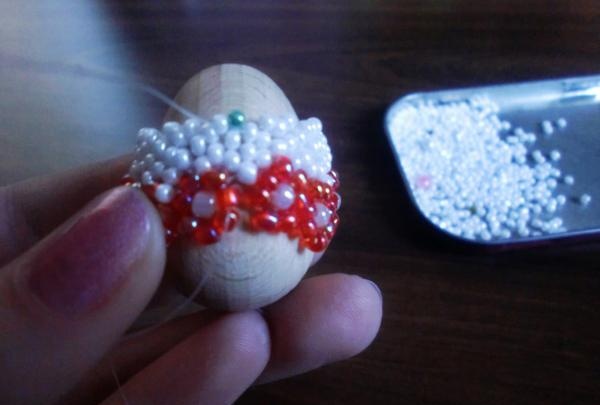 Easter egg braided with beads