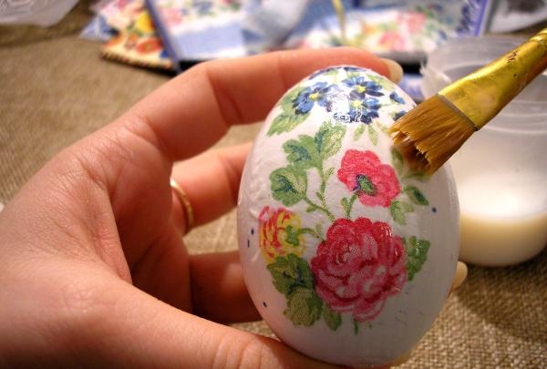 Decoupage eggs