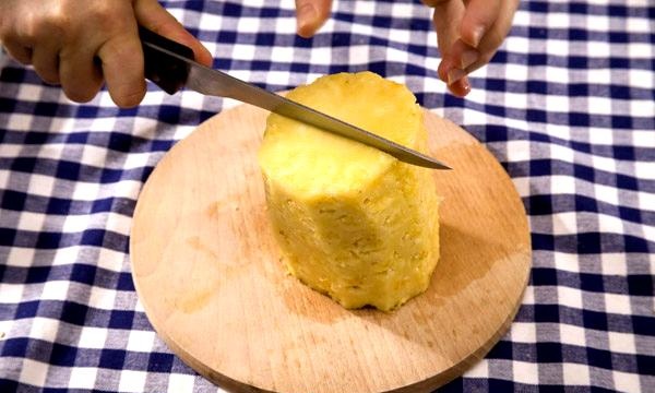 How to quickly peel a pineapple