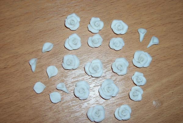 creating roses from polymer clay