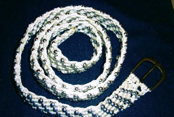 Macrame belt with beads