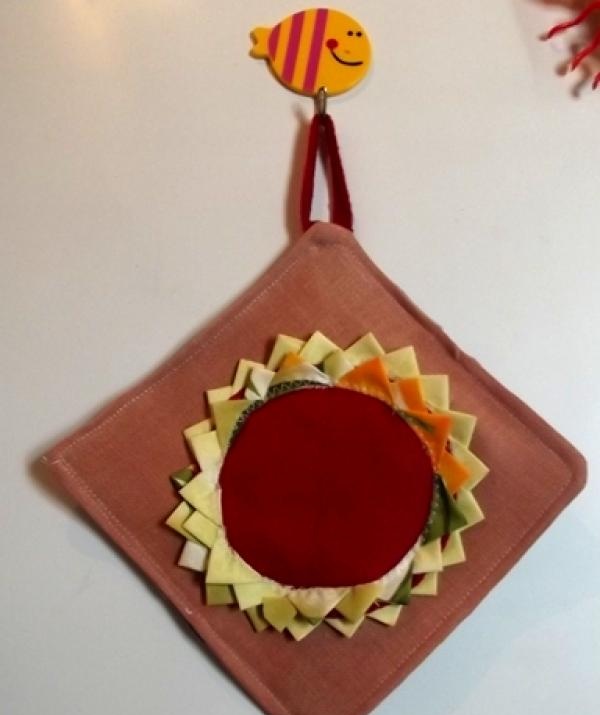 Kitchen oven mitts in the shape of a sun